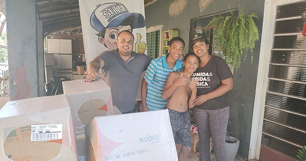 Famílias da comunidade Brejo Alegre recebem cestas básicas doadas pelo Sindicato SETH